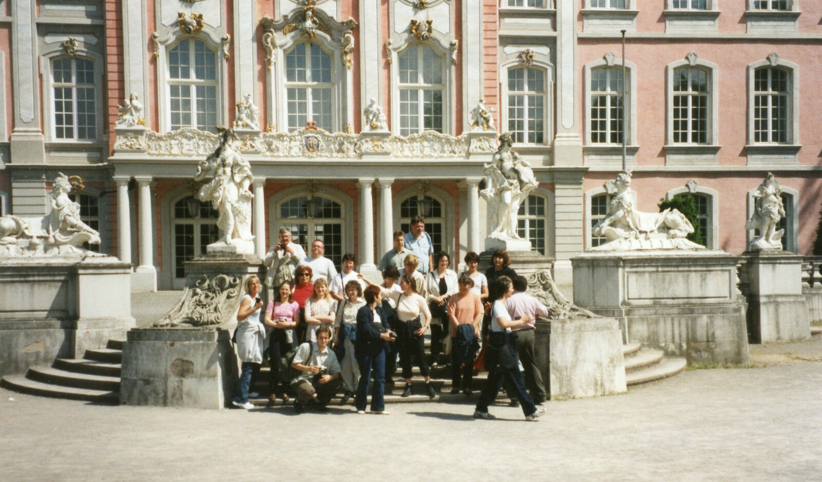Trier, a választófejdelem  palotájának lépcsőjén 2002. május 19.