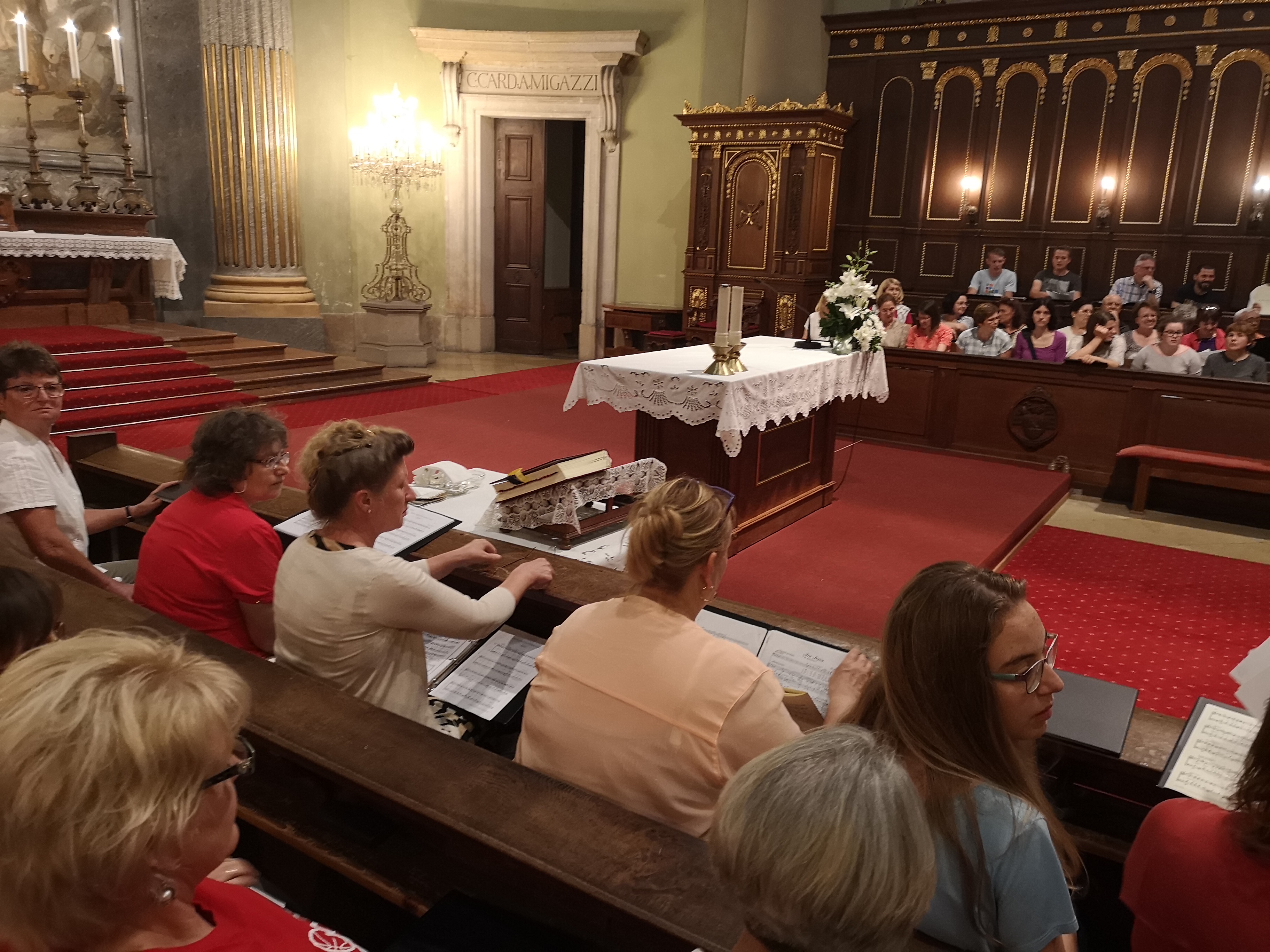 2018. jún. 1. A Szent Vid Kórussal a székesegyház szentélyében