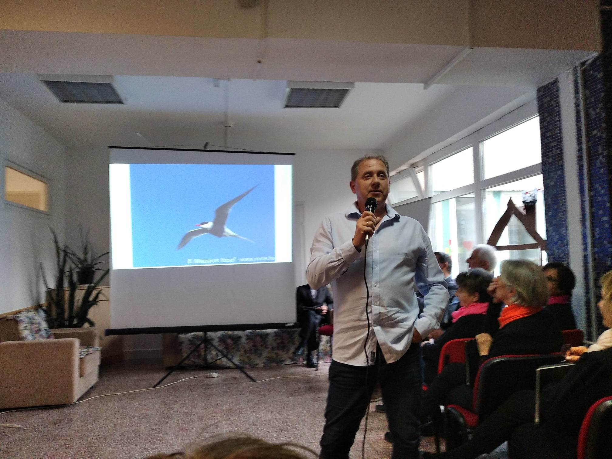 Kiss Zoltán kórustársunk izlandi madarakról beszél