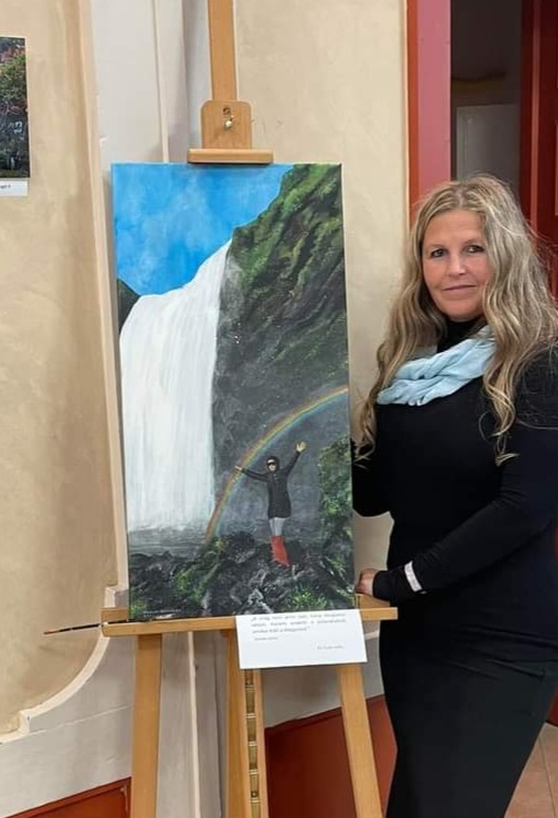 Vaczula Krisztina az élménybeszámolón bemutatta festményét